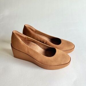 New Vionic Tan Suede Leather Rubber Outsole Wedge size 8